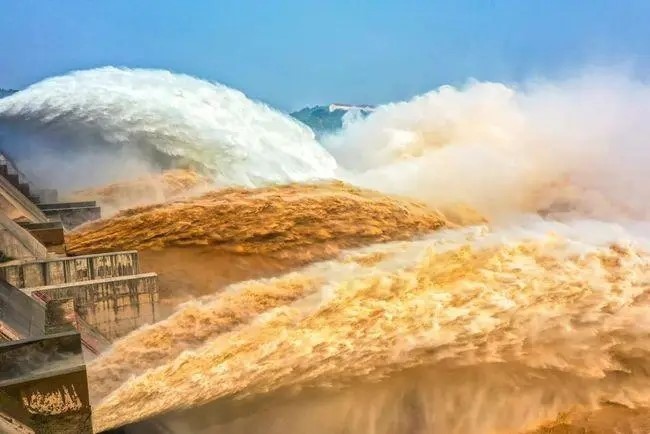 △黄河小浪底巨龙飞腾