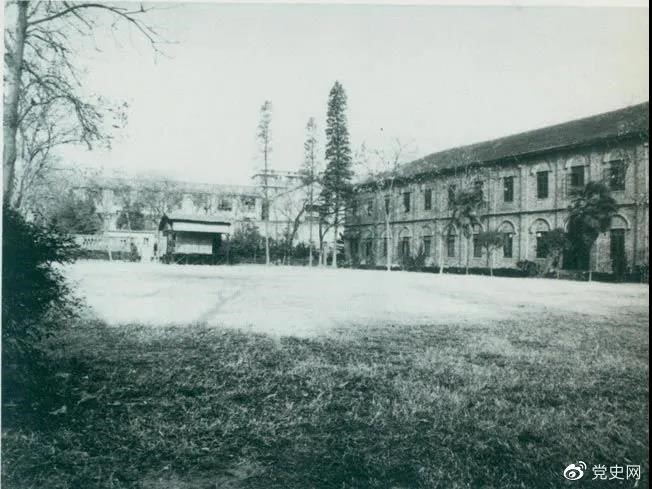 ãã1927å¹´3æ18æ¥ï¼æ¯æ³½ä¸åºå¸å¨æ¦æä¸¾è¡çæ²³åæ¦è£
åæ°ä»£è¡¨å¤§ä¼ï¼å¹¶ä½æ¹ååè¿ç¶åµæ¥åãå¾ä¸ºå¤§ä¼ä¼åºââæ¦æå讲æå¤§æåºã