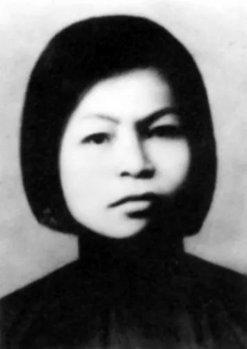 â³çµå½±ã红è²å¨ååãä¸å¥³ä¸»äººå
¬å´ç¼è±ç人ç©ååââ红è²å¨åå第ä¸ä»»è¿é¿åºç¼è±